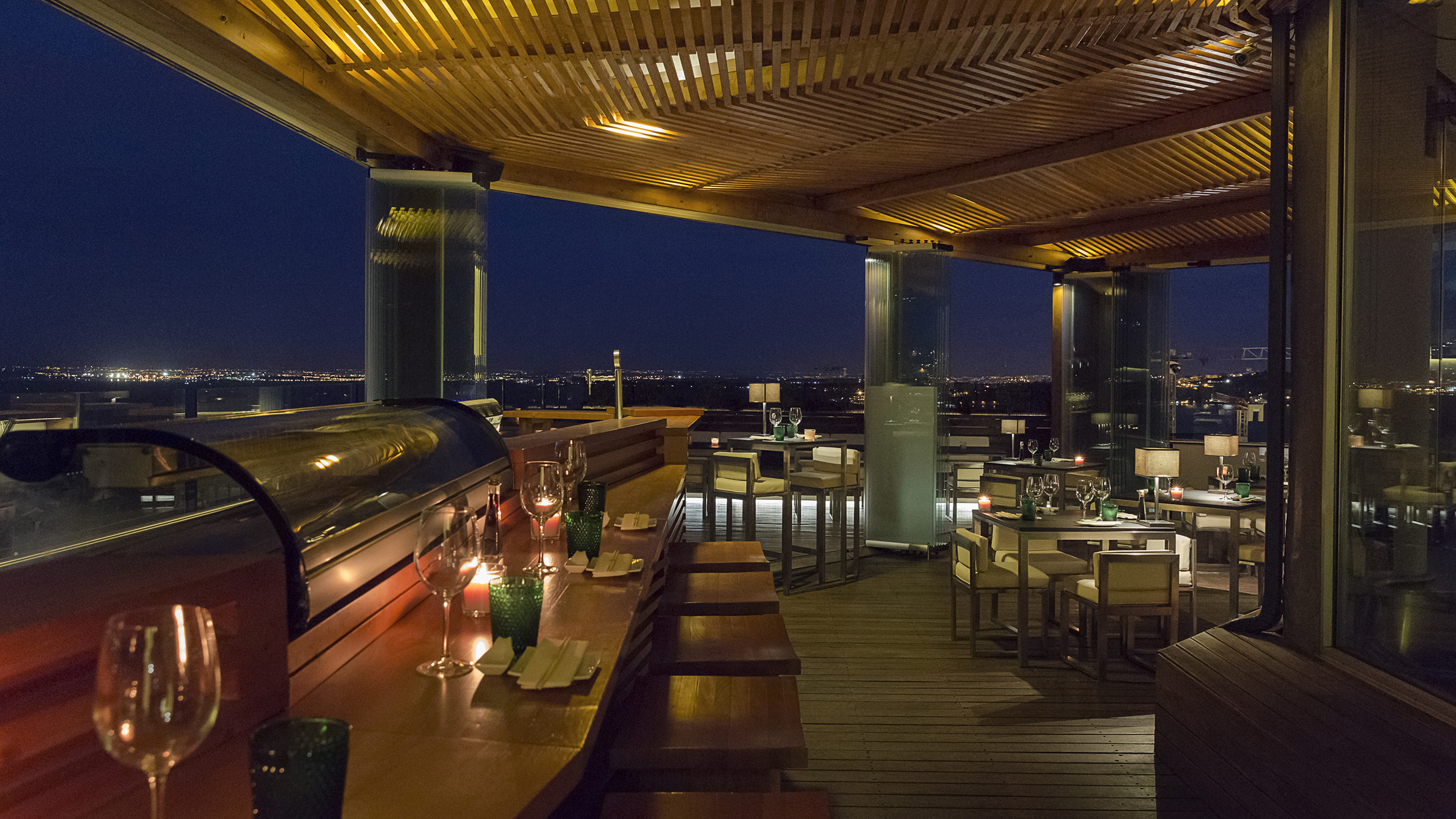 Sushi bar and deck.16_9